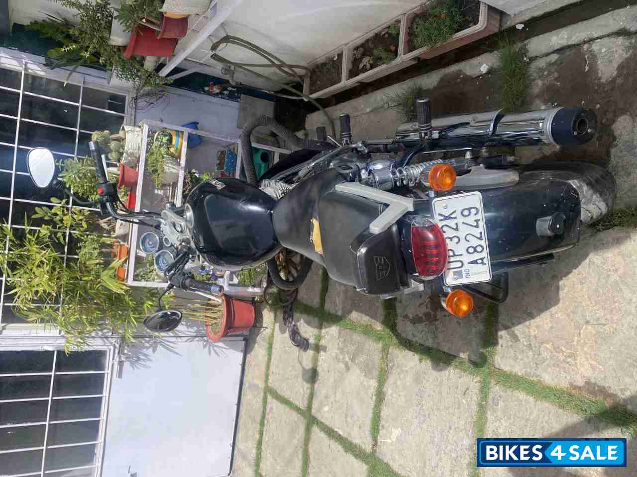 Black Royal Enfield Thunderbird 350