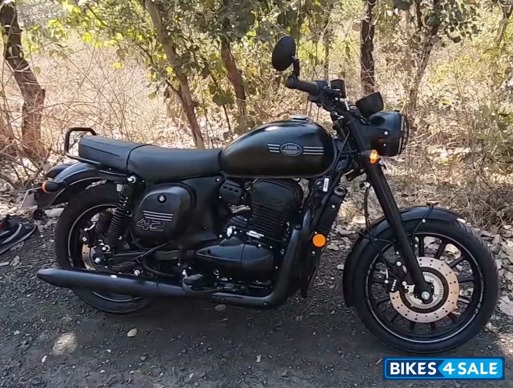 Jawa 42 Dual Channel ABS AllStar Black