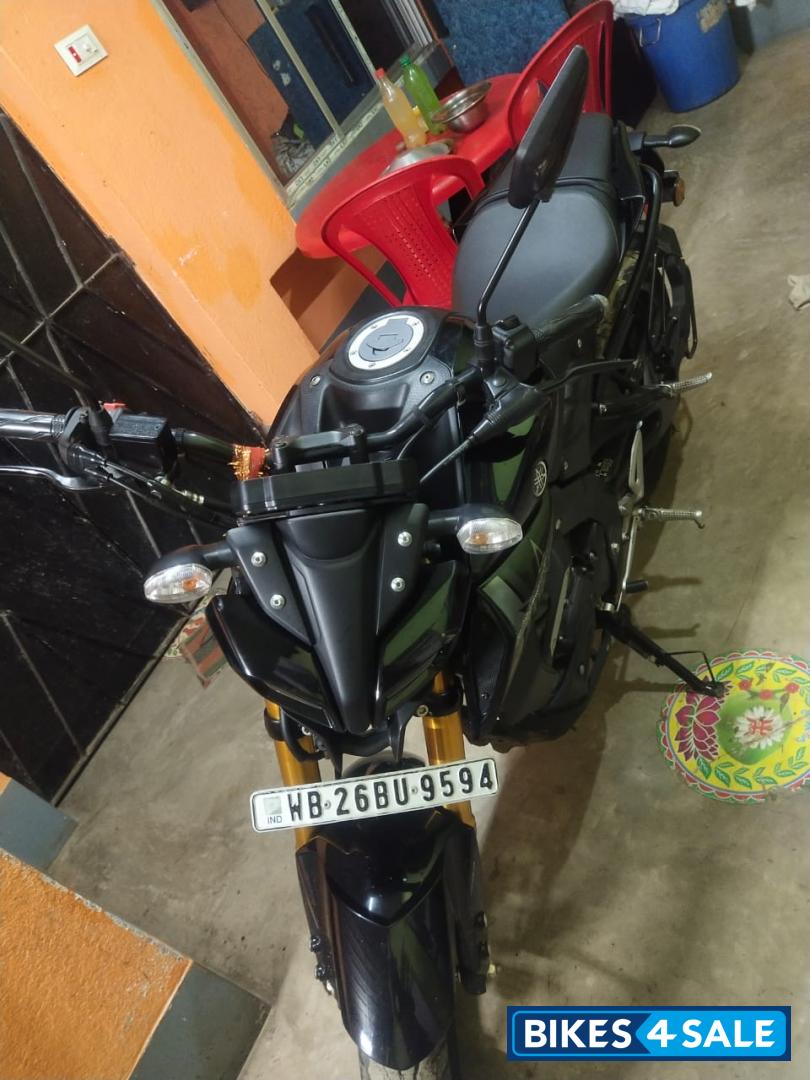 Black Yamaha MT-15 BS6