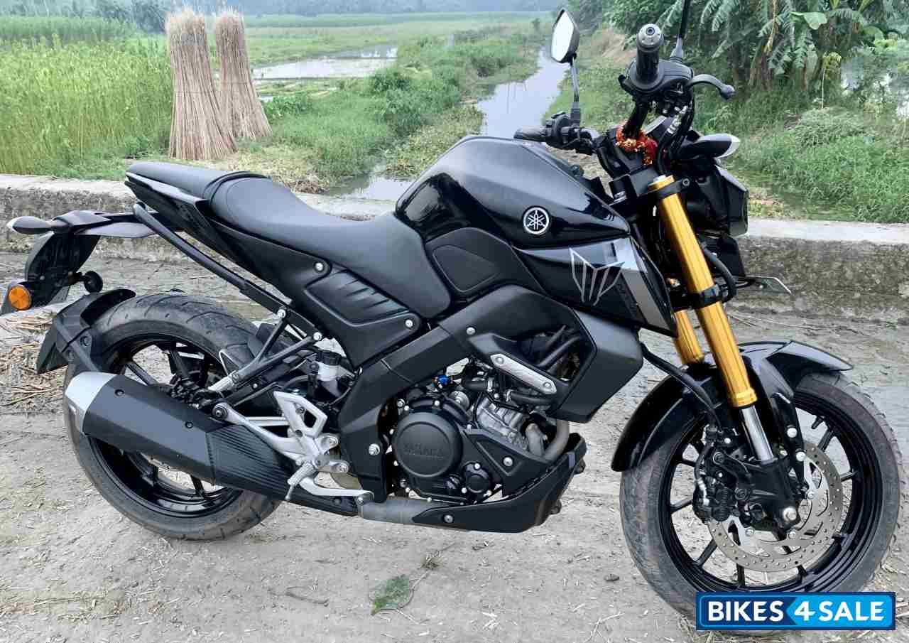 Black Yamaha MT-15 BS6