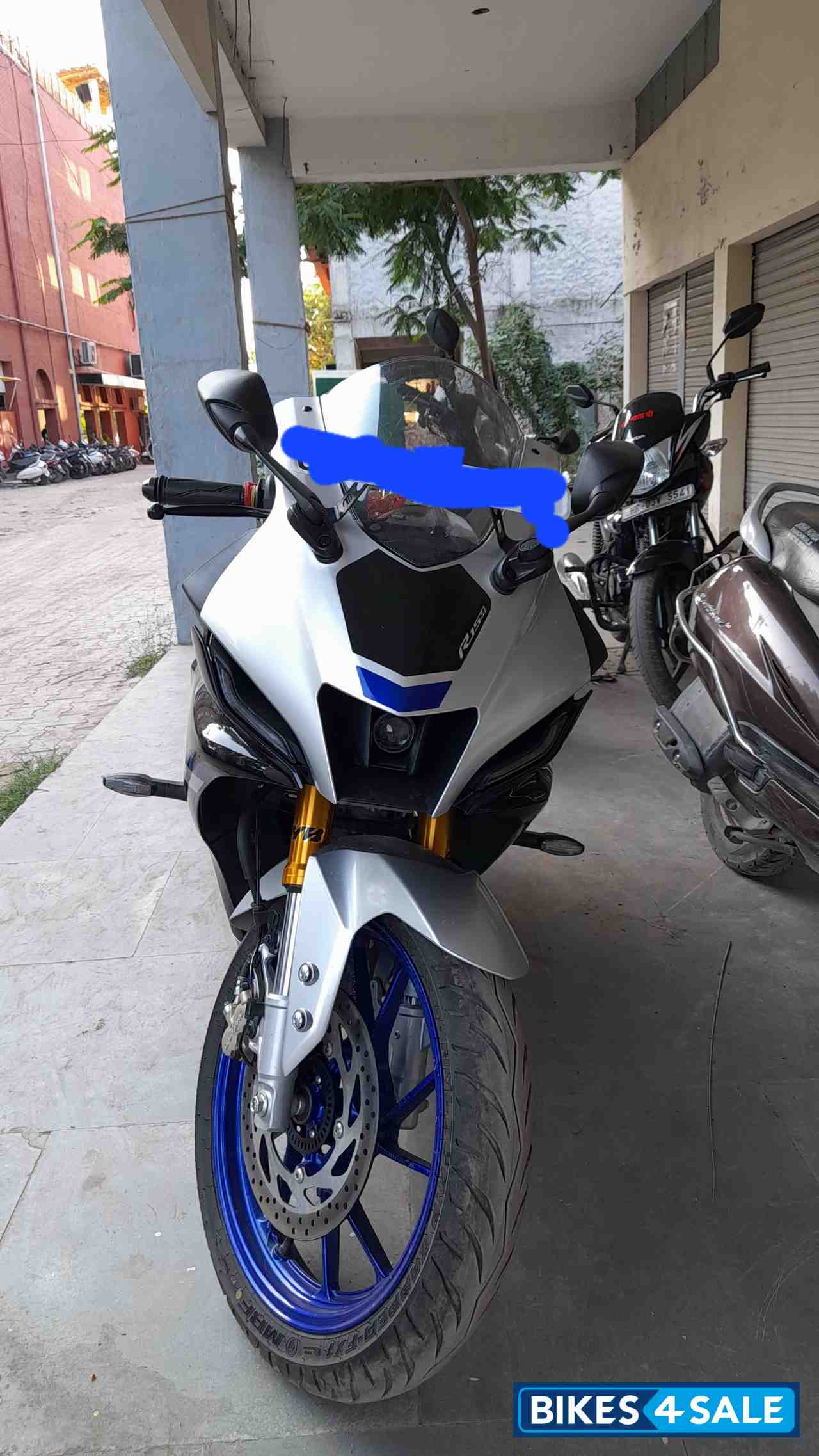 Yamaha R15 V4