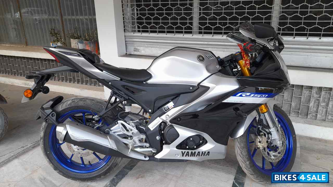 Yamaha R15 V4