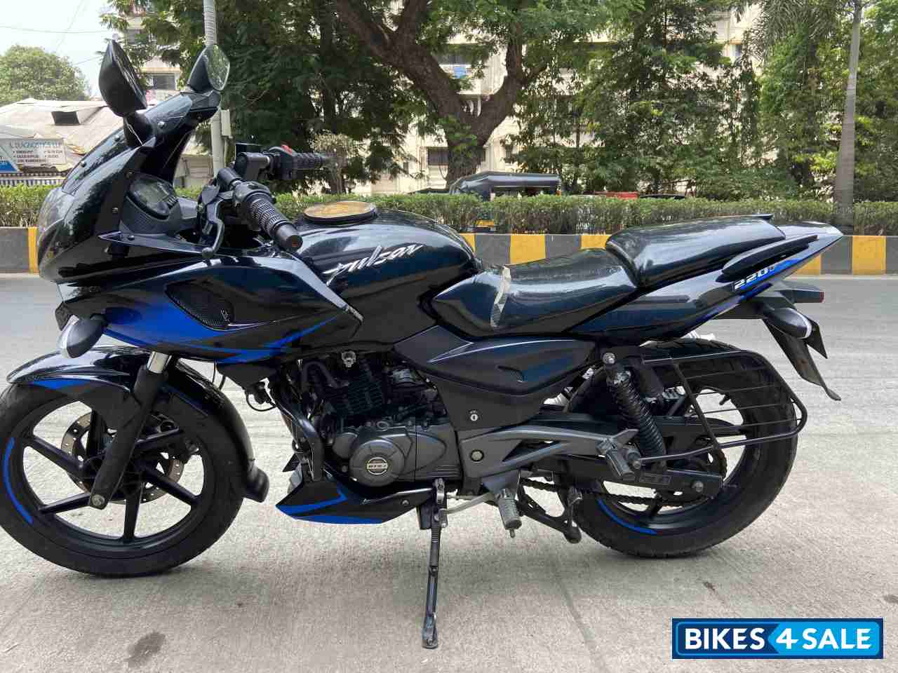 Black & Blue Bajaj Pulsar 220 DTSFi