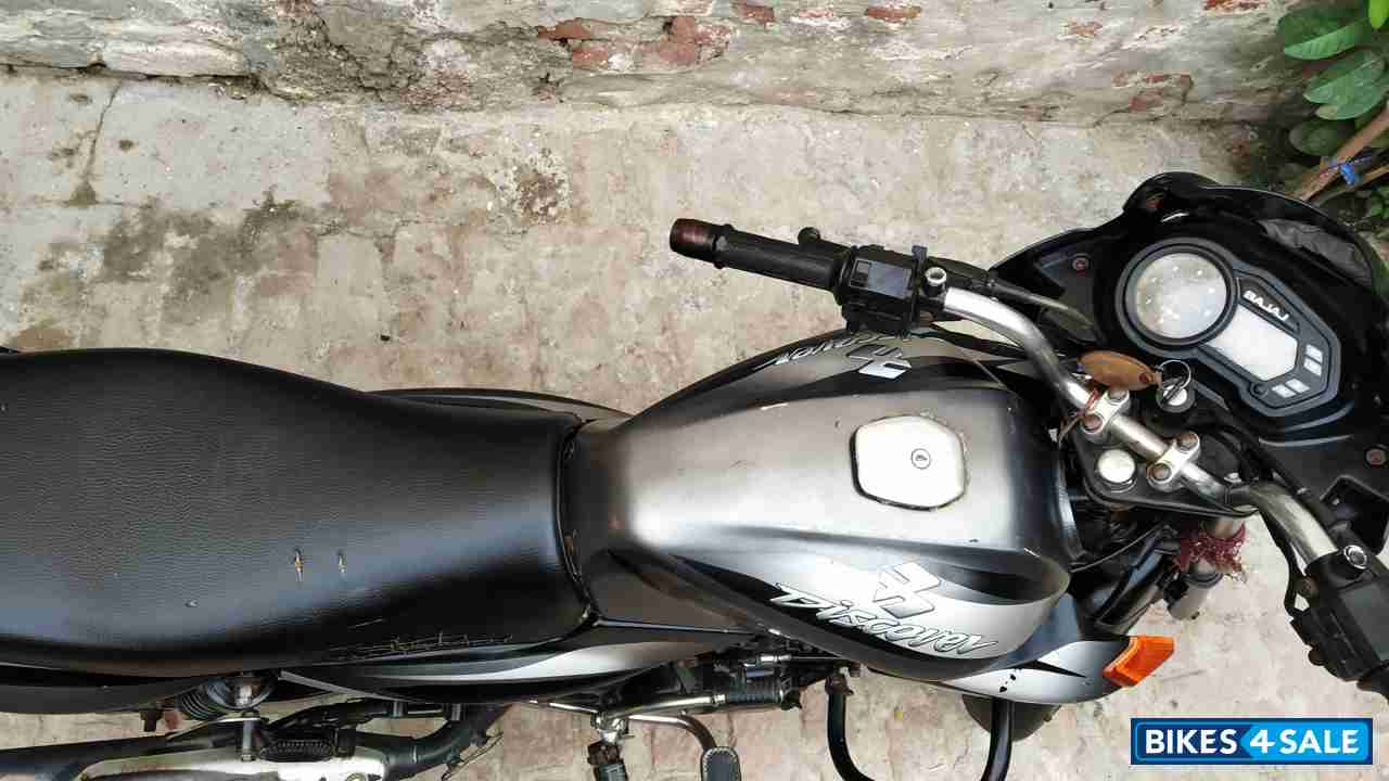 Gray Bajaj Discover DTSi 135 Gray Bajaj Discover DTSi 135
