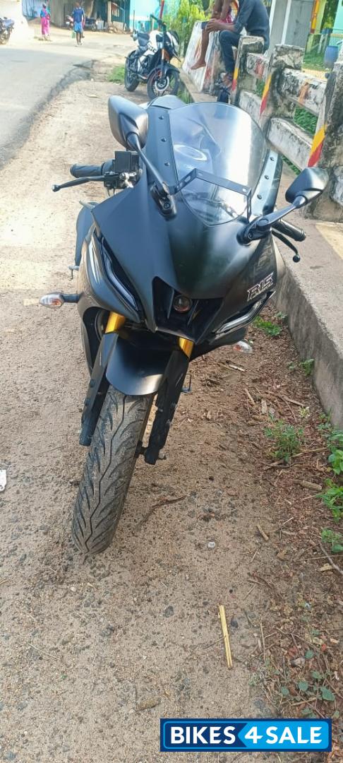 Black Yamaha R15 V4