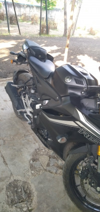 Black Yamaha R15 V4