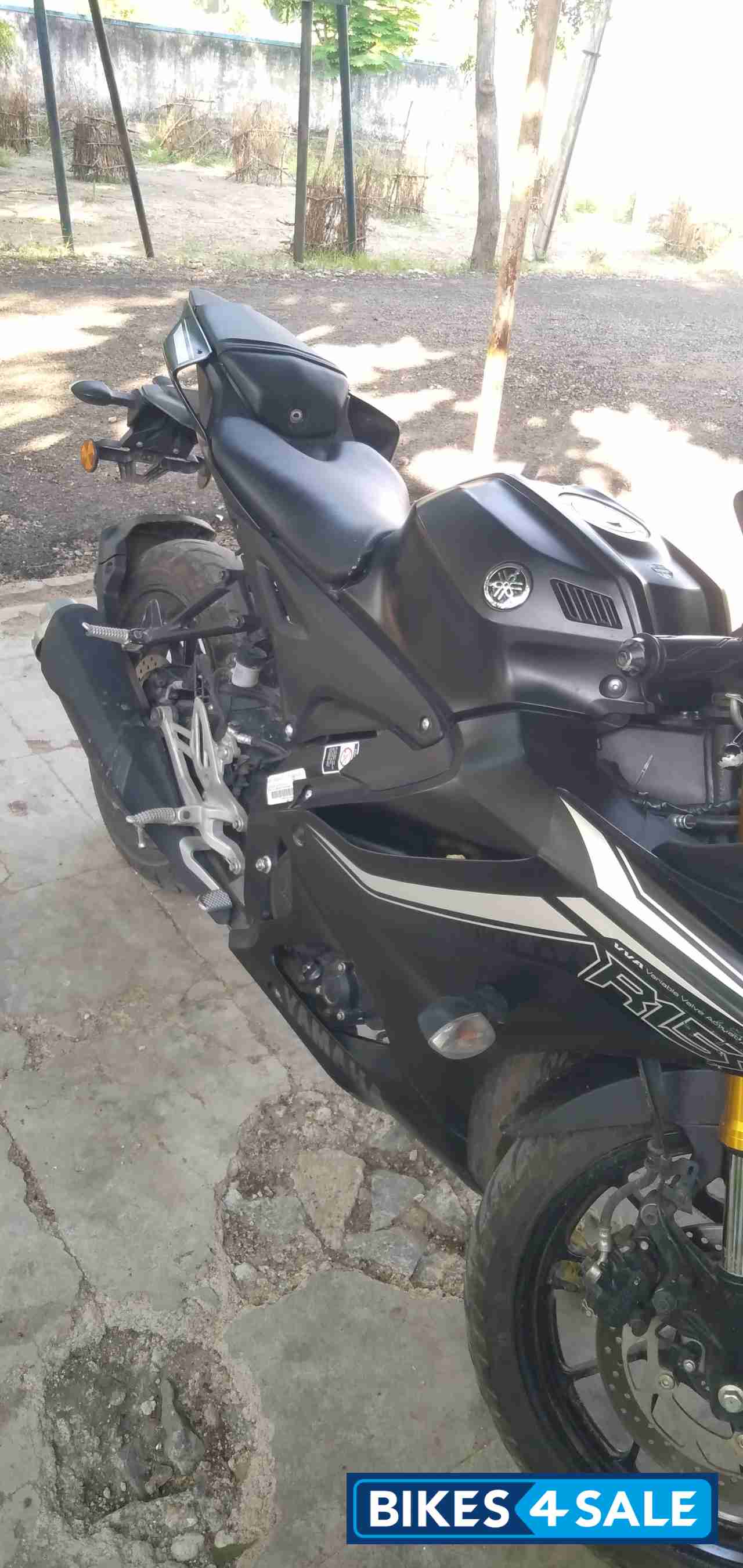 Black Yamaha R15 V4