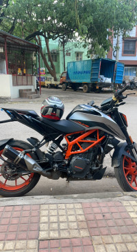 Grey Metallic Silver KTM Duke 390 BS6