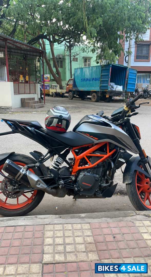 Grey Metallic Silver KTM Duke 390 BS6