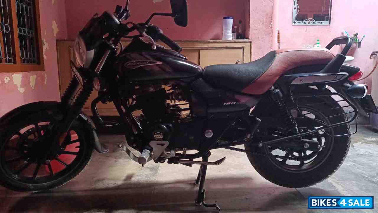 Black Bajaj Avenger Street 160 BS6