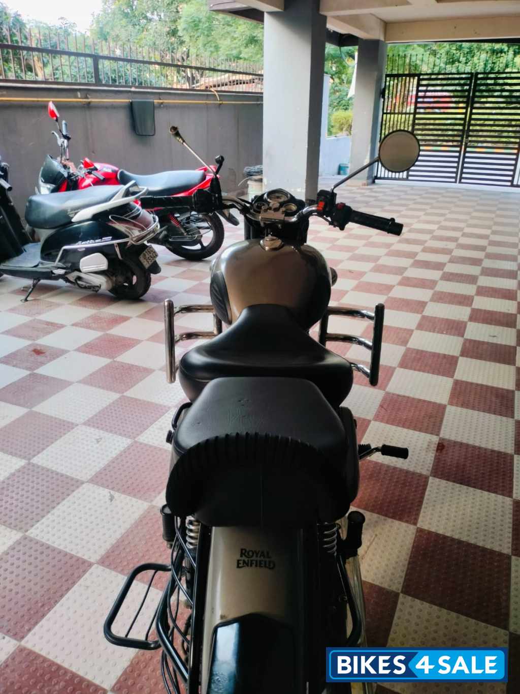 Royal Enfield Classic Gunmetal Grey Royal Enfield Classic Gunmetal Grey