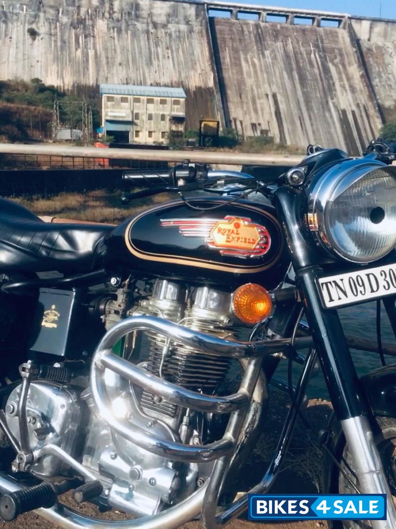 Black Royal Enfield Bullet Standard 350