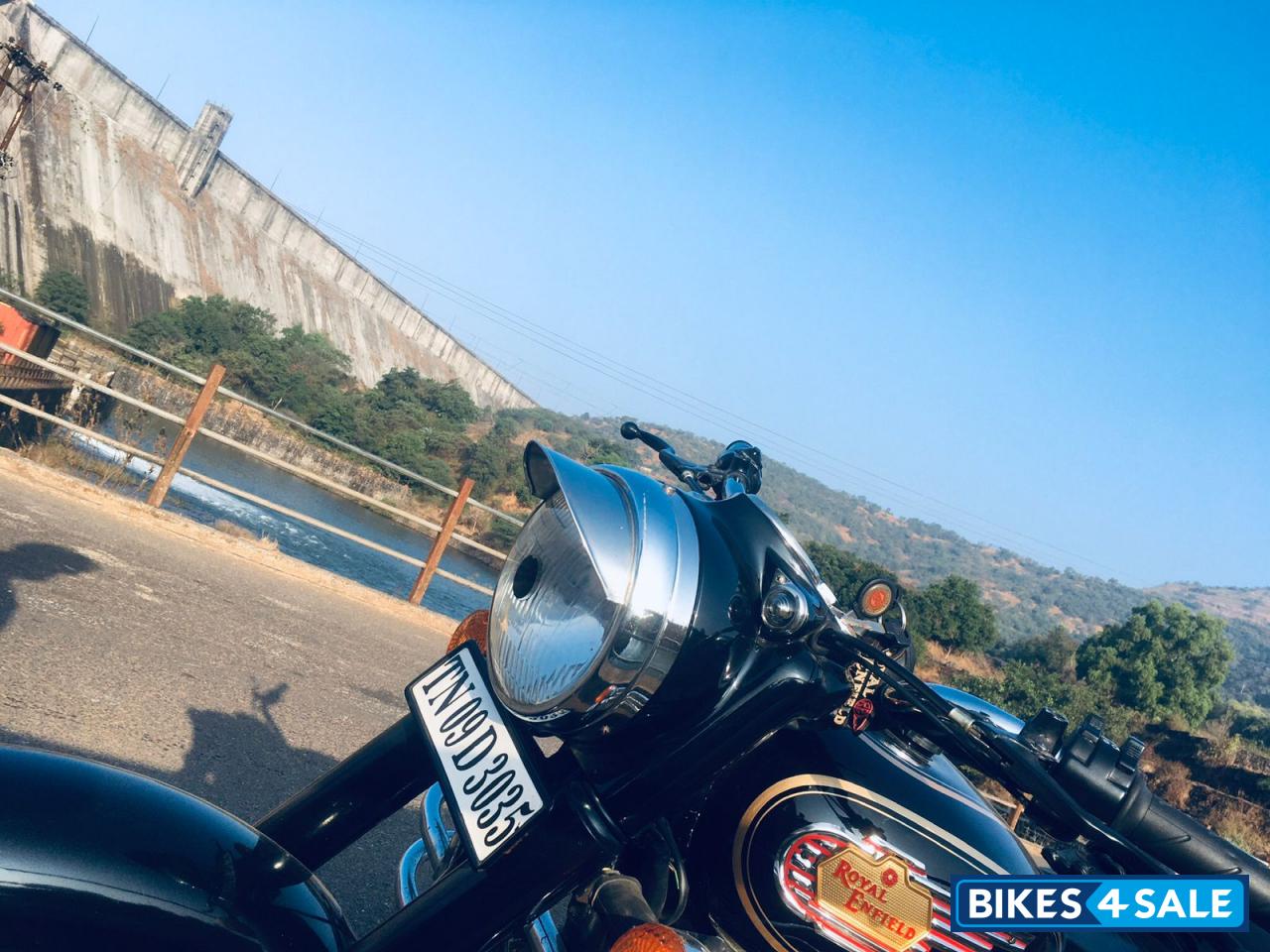 Black Royal Enfield Bullet Standard 350