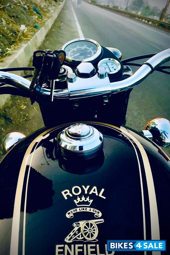 Black Royal Enfield Bullet Standard 350