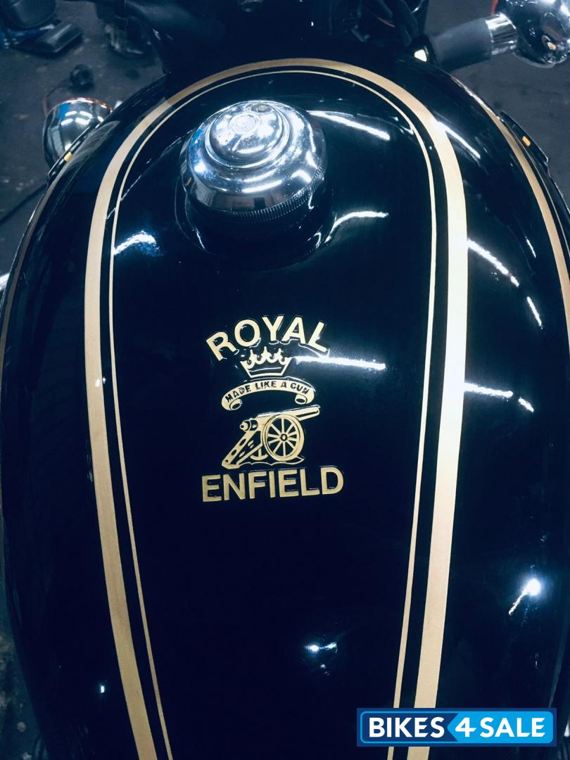 Black Royal Enfield Bullet Standard 350