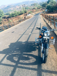 Black Royal Enfield Bullet Standard 350