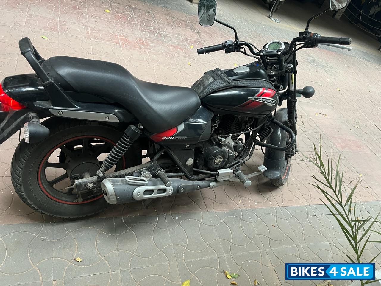 Bajaj Avenger Street 220
