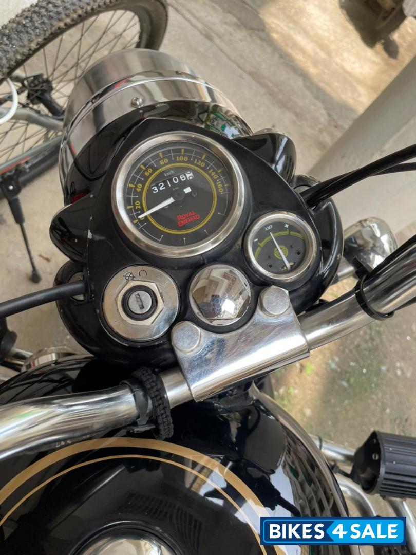 Black Royal Enfield Bullet Standard 350