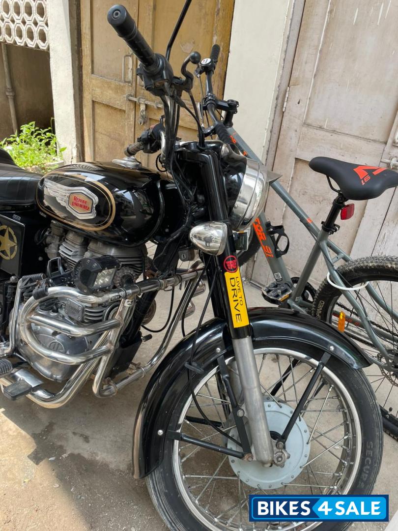 Black Royal Enfield Bullet Standard 350