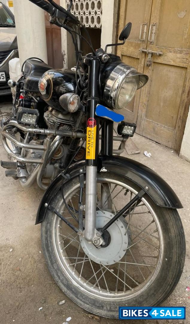 Black Royal Enfield Bullet Standard 350