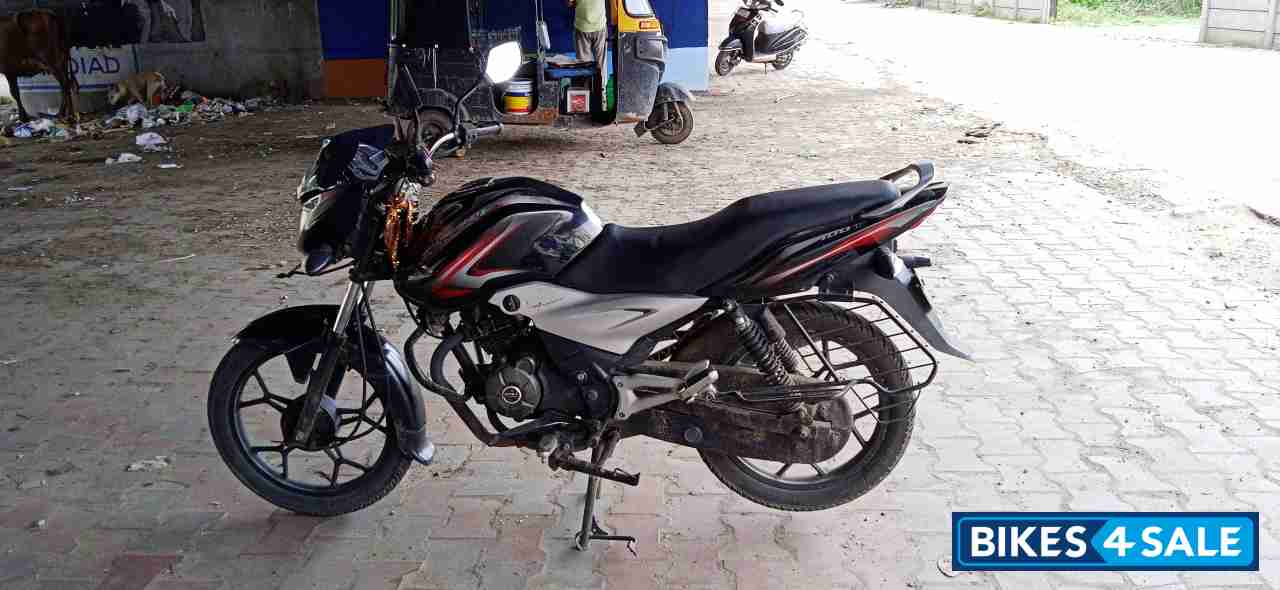 Black And Red Bajaj Discover 100T Black And Red Bajaj Discover 100T