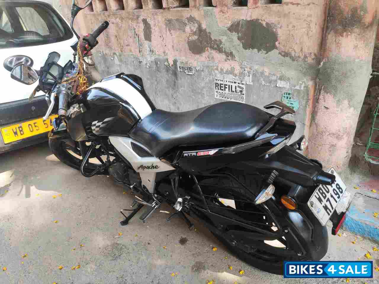 Black TVS Apache RTR 160 4V