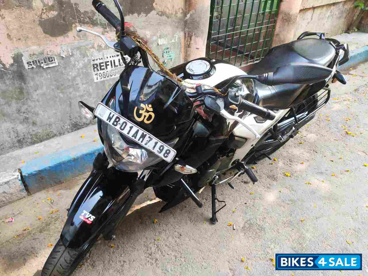 Black TVS Apache RTR 160 4V