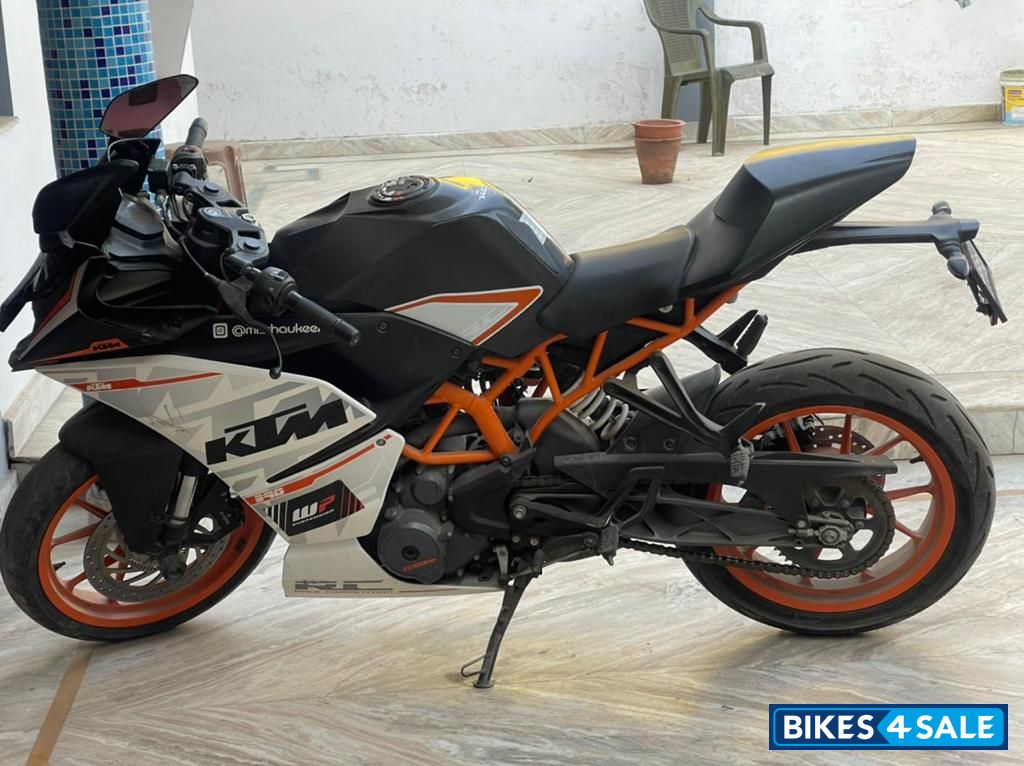 White Orange KTM RC 390