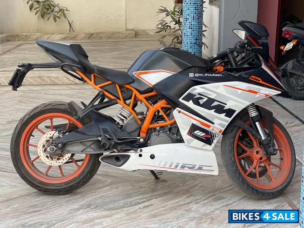 White Orange KTM RC 390