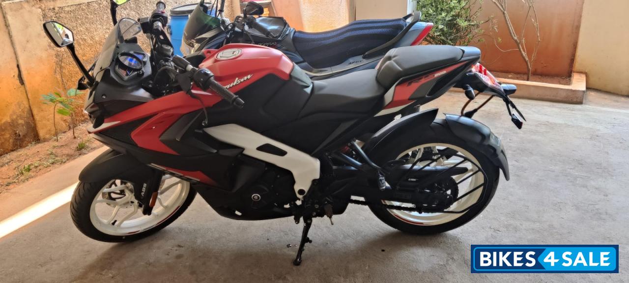 Bajaj Pulsar RS 200 BS6