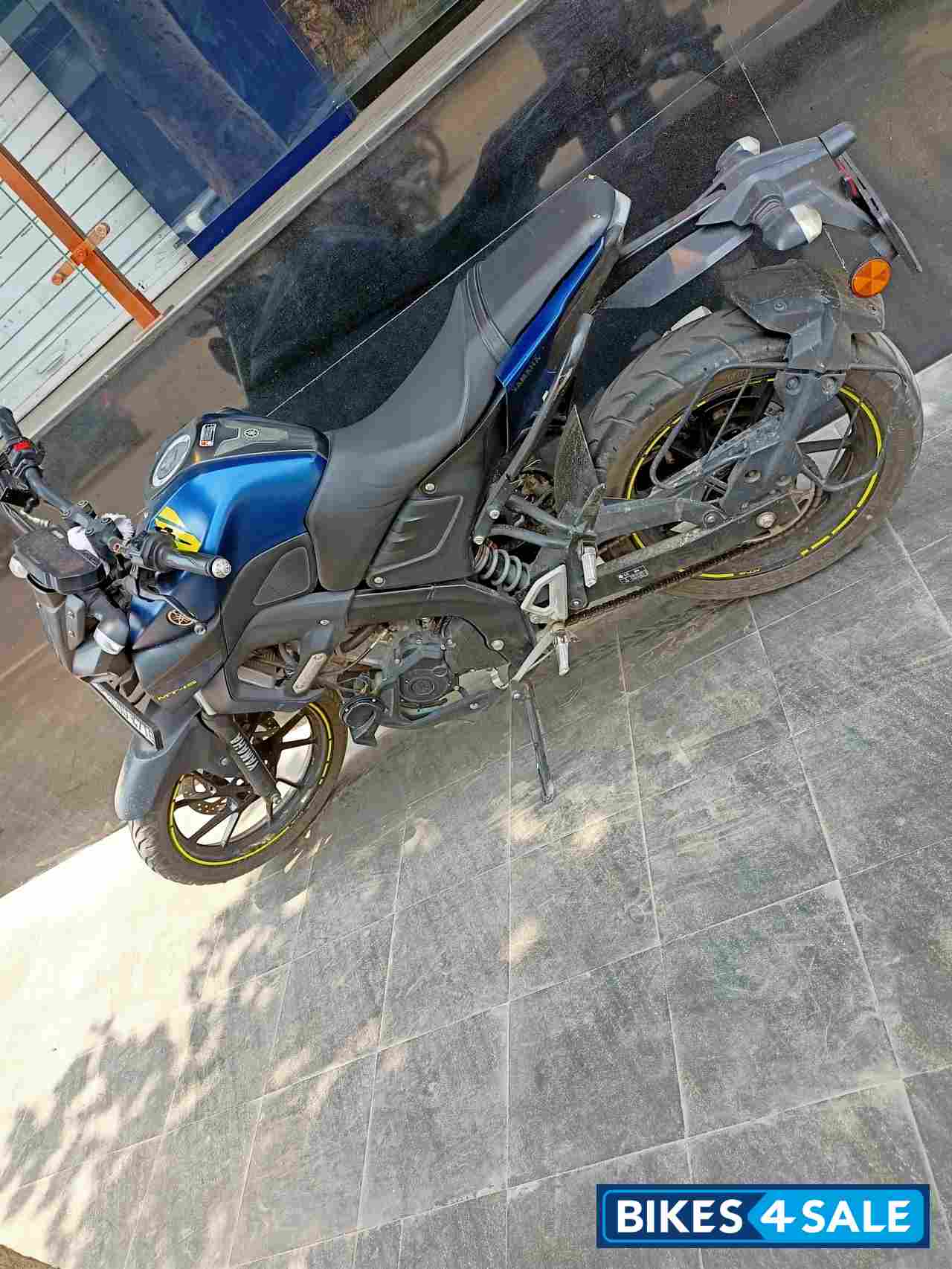 Navy Blue Yamaha MT-15