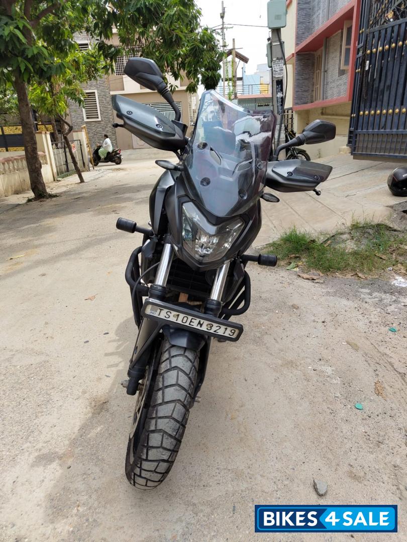 Matte Black Bajaj Dominar 400