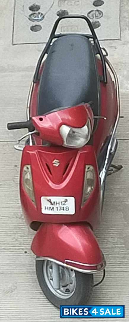 Red Suzuki Access 125