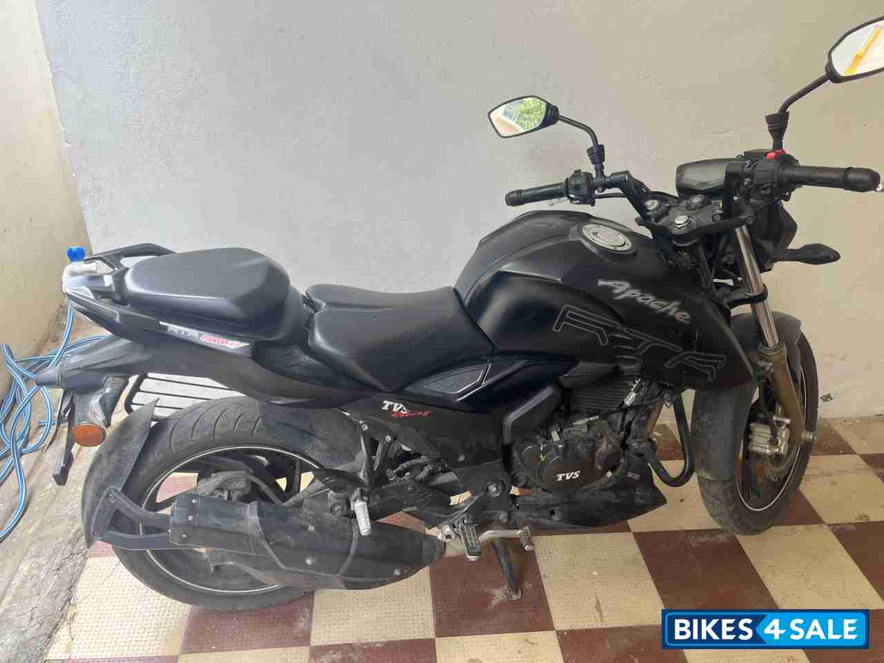 Black TVS Apache RTR 200 4V