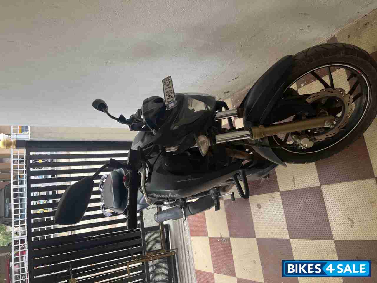 Black TVS Apache RTR 200 4V