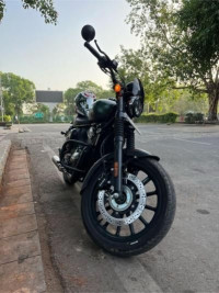 Yezdi Roadster Dark 2022 Model