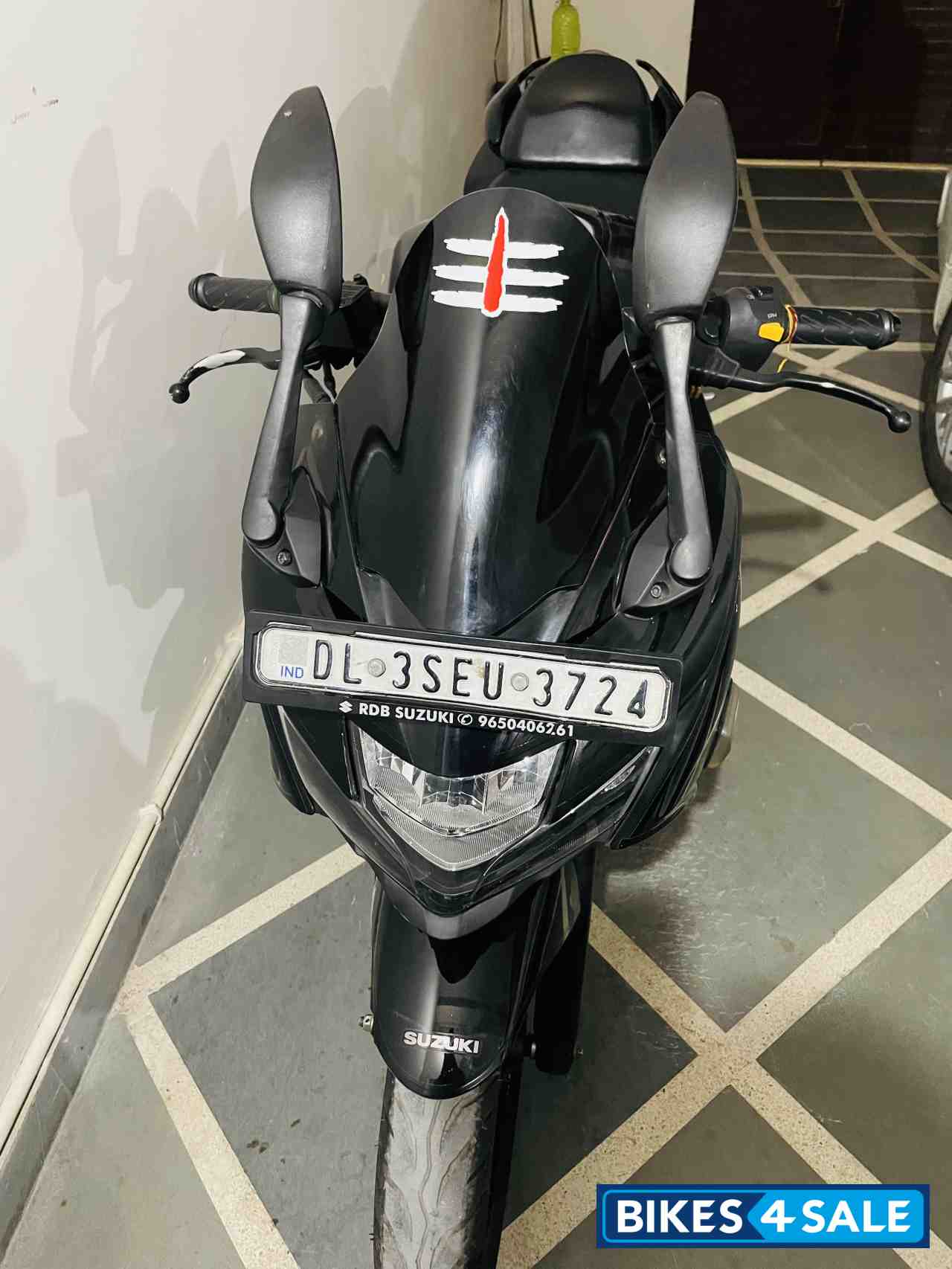 Black Suzuki Gixxer SF BS6