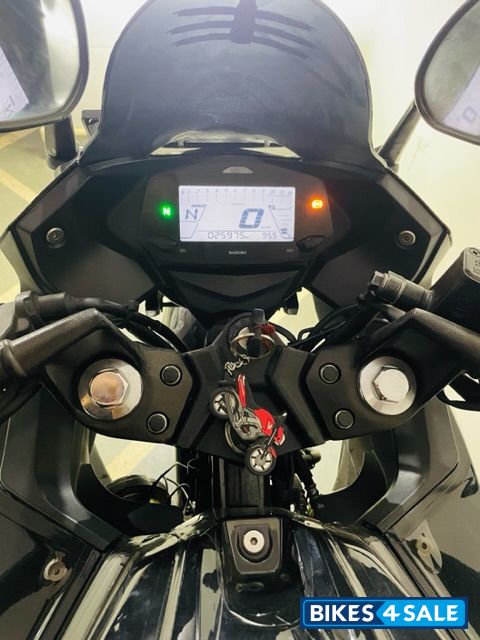 Black Suzuki Gixxer SF BS6