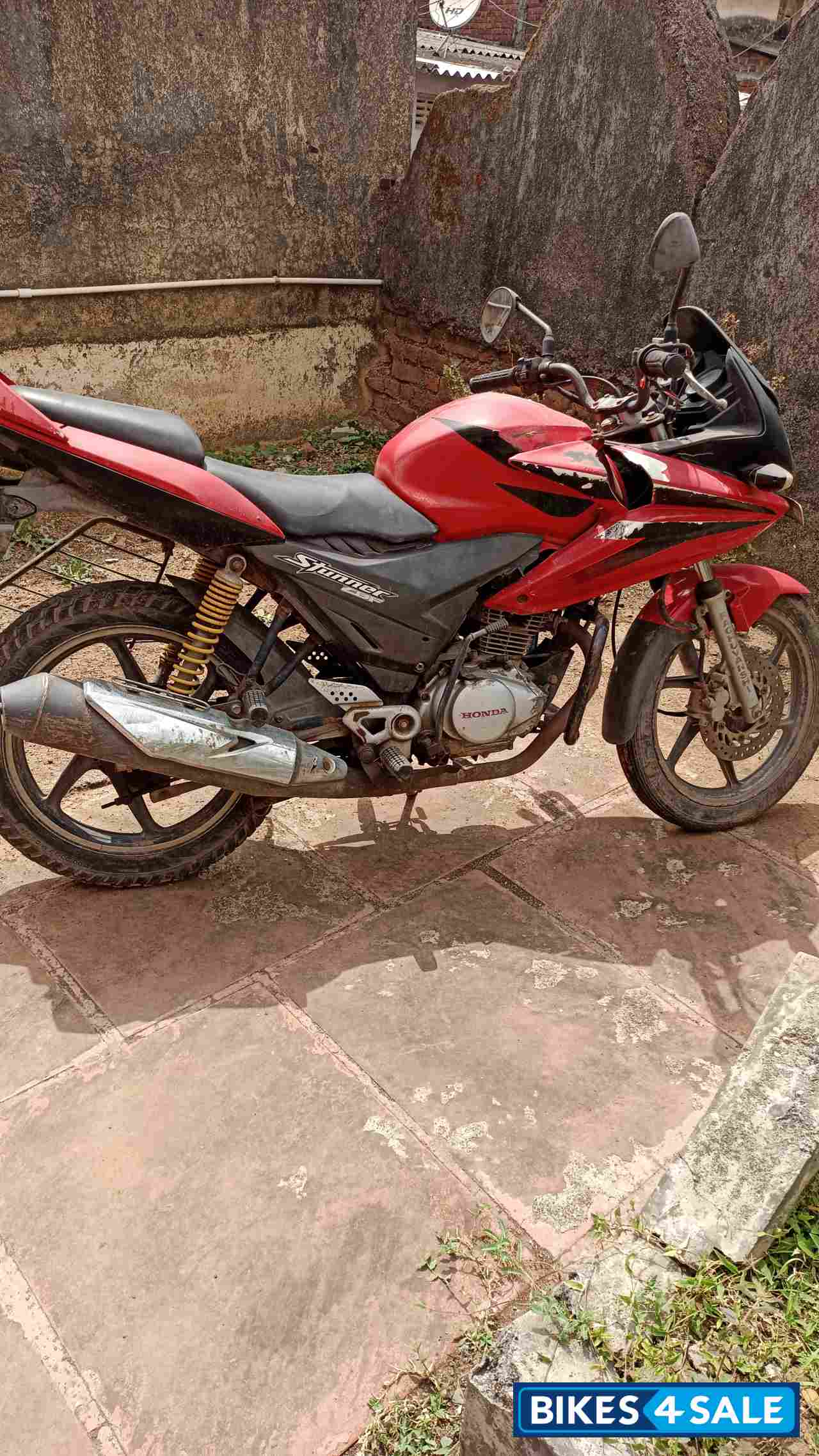 Red Honda CBF Stunner