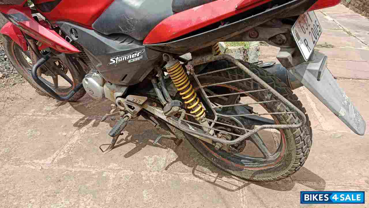 Red Honda CBF Stunner