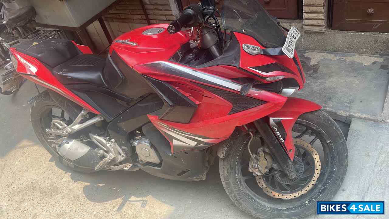 Bajaj Pulsar RS 200