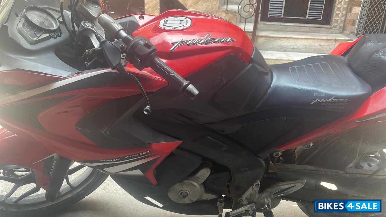 Bajaj Pulsar RS 200 Bajaj Pulsar RS 200