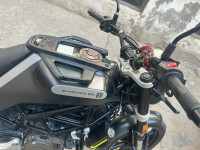 Husqvarna Svartpilen 250