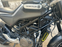 Husqvarna Svartpilen 250