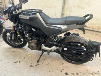 Husqvarna Svartpilen 250