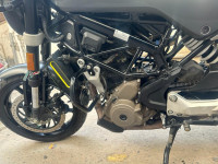 Husqvarna Svartpilen 250