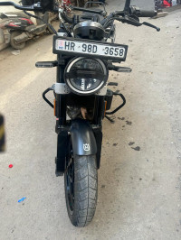 Husqvarna Svartpilen 250