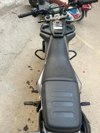 Husqvarna Svartpilen 250