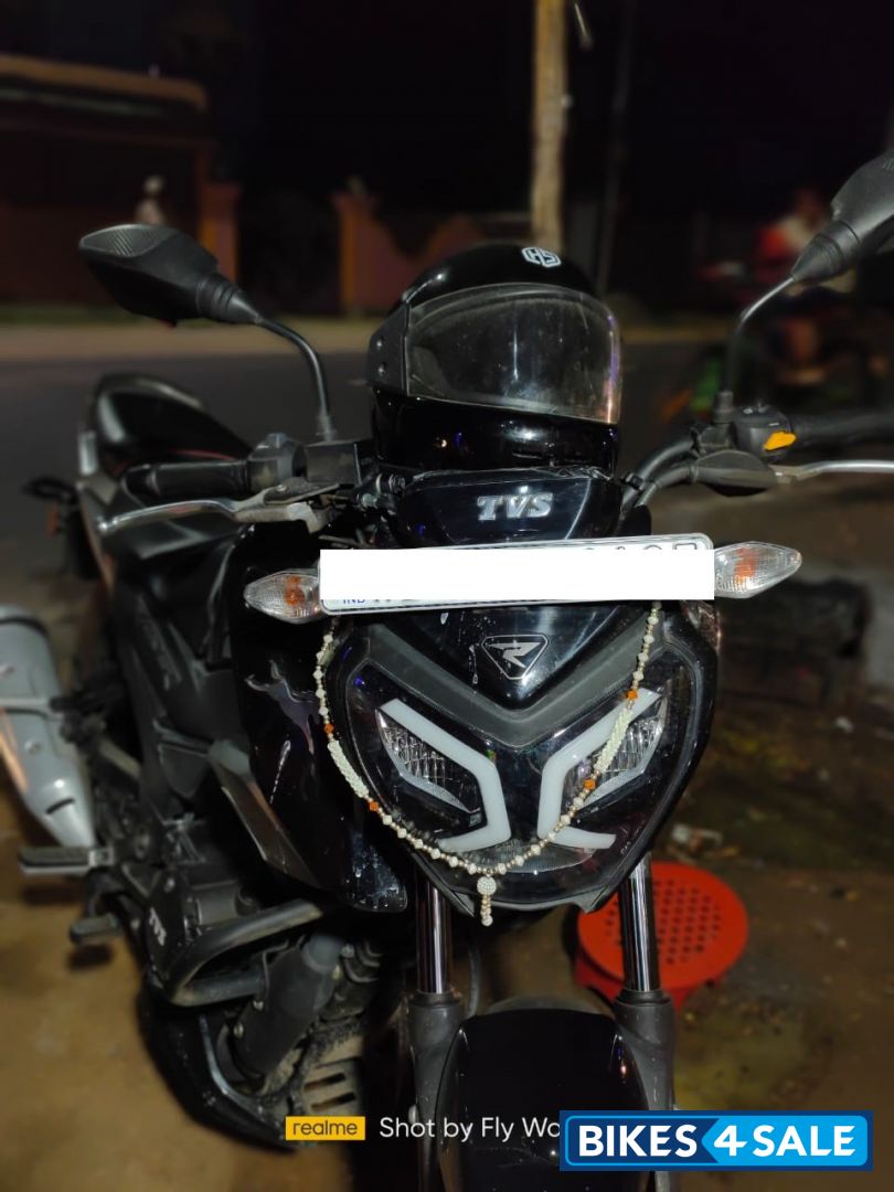 Black TVS Raider 125