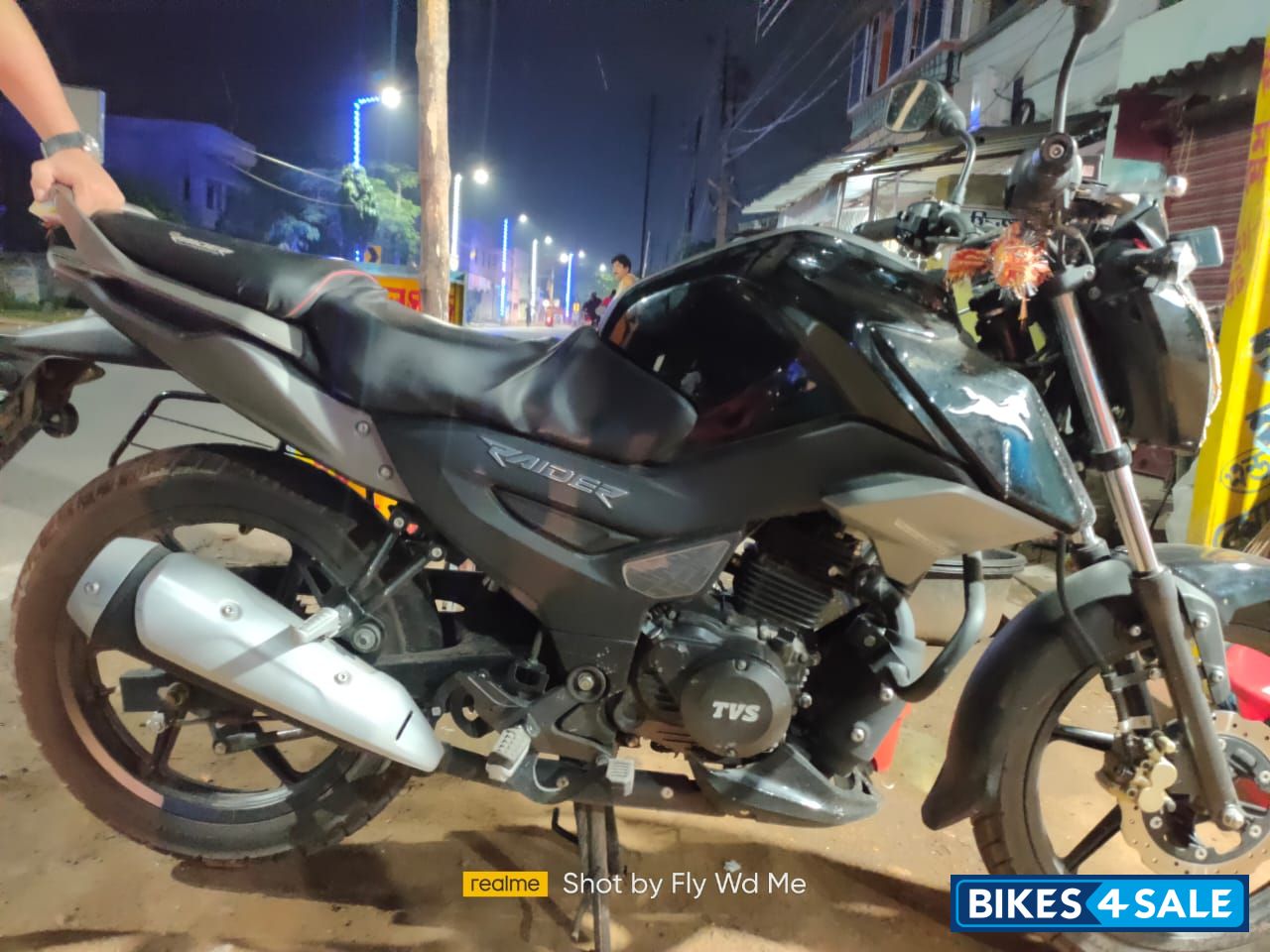 Black TVS Raider 125